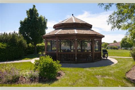 Senior Living in Lindenhurst, IL .